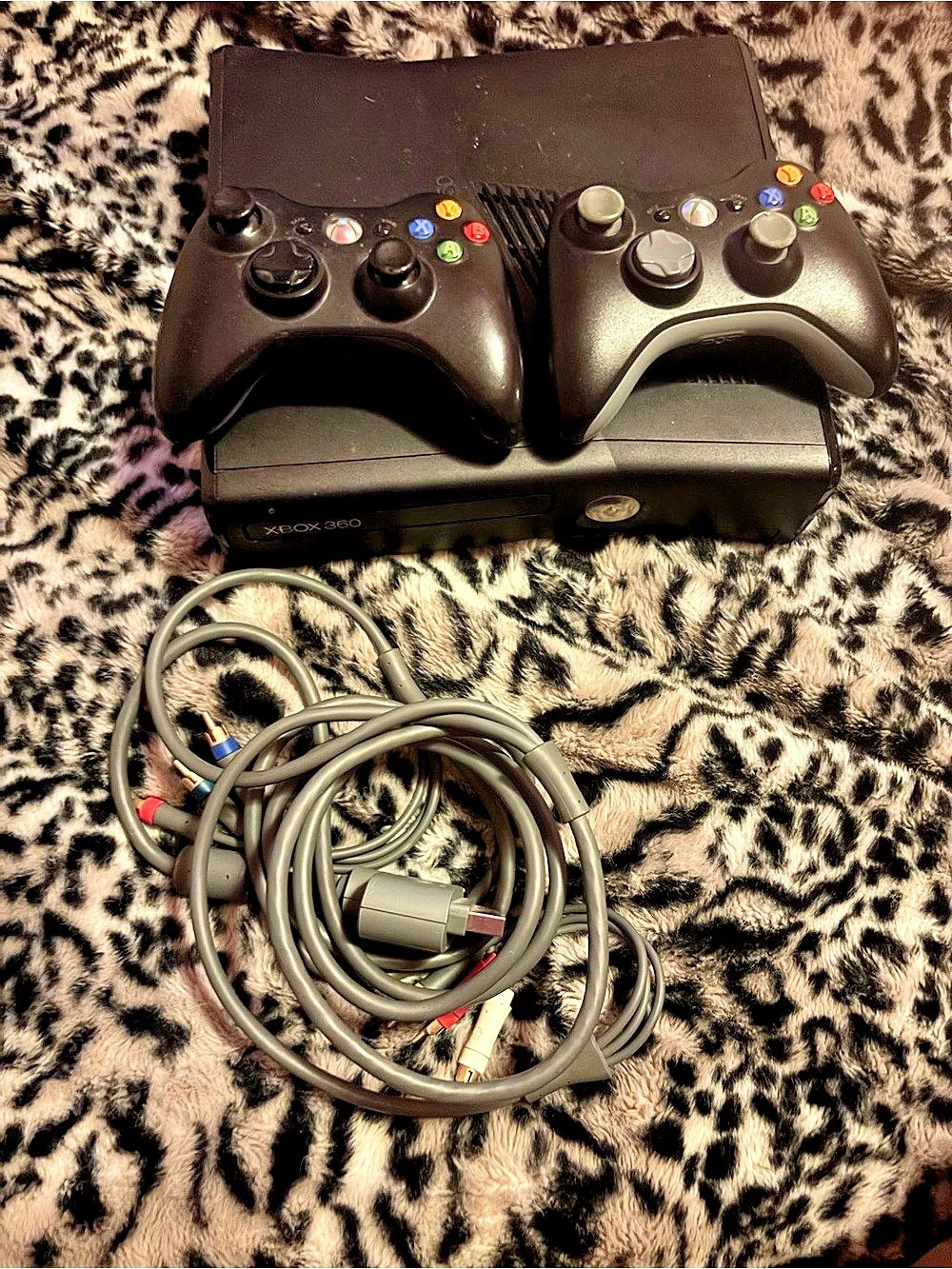 Microsoft Xbox 360 S Console Slim 250GB/4GB with 2 Controllers and AV Cable S